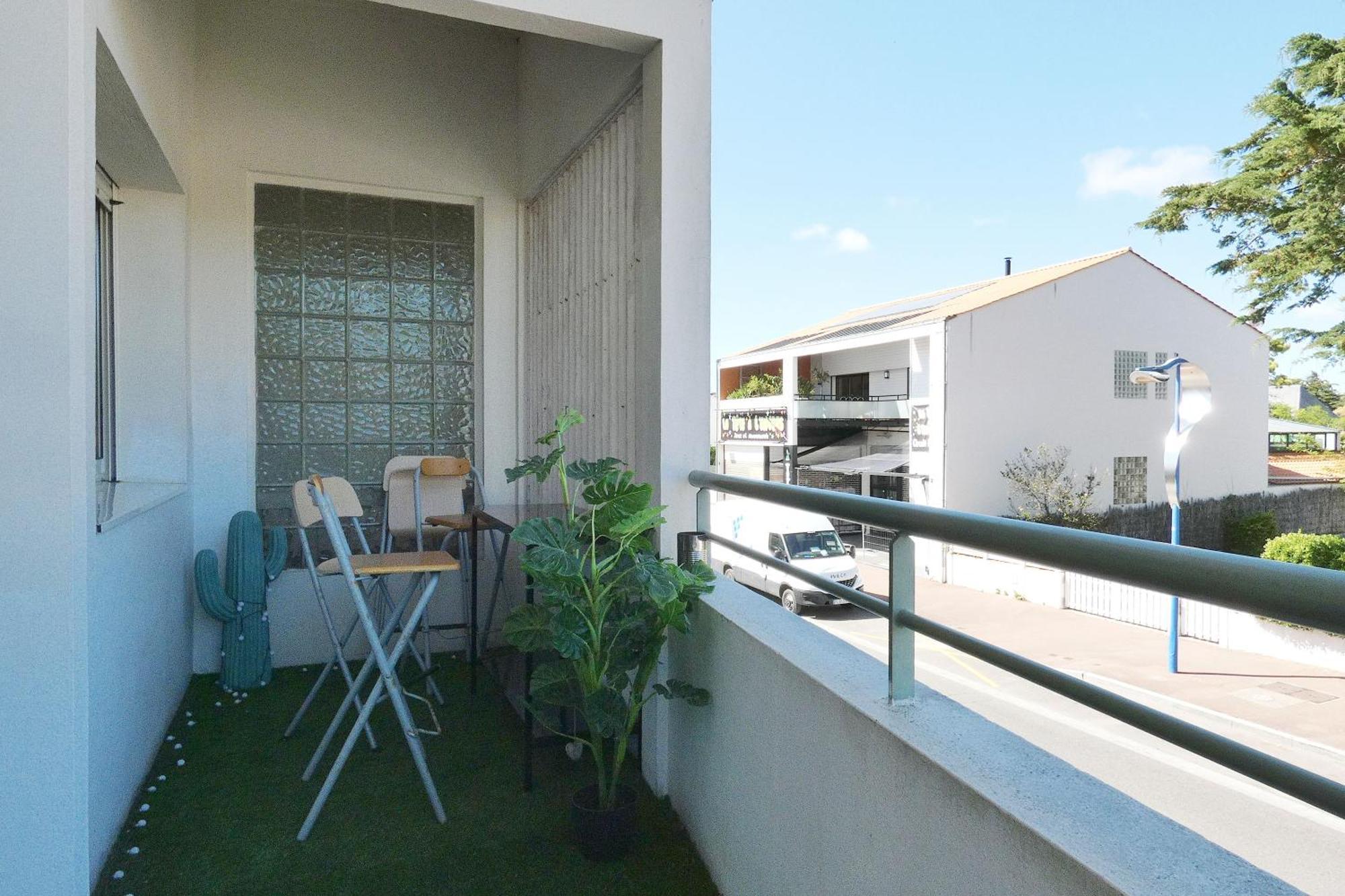 Les Demoiselles, Emplacement Ideal Apartment *